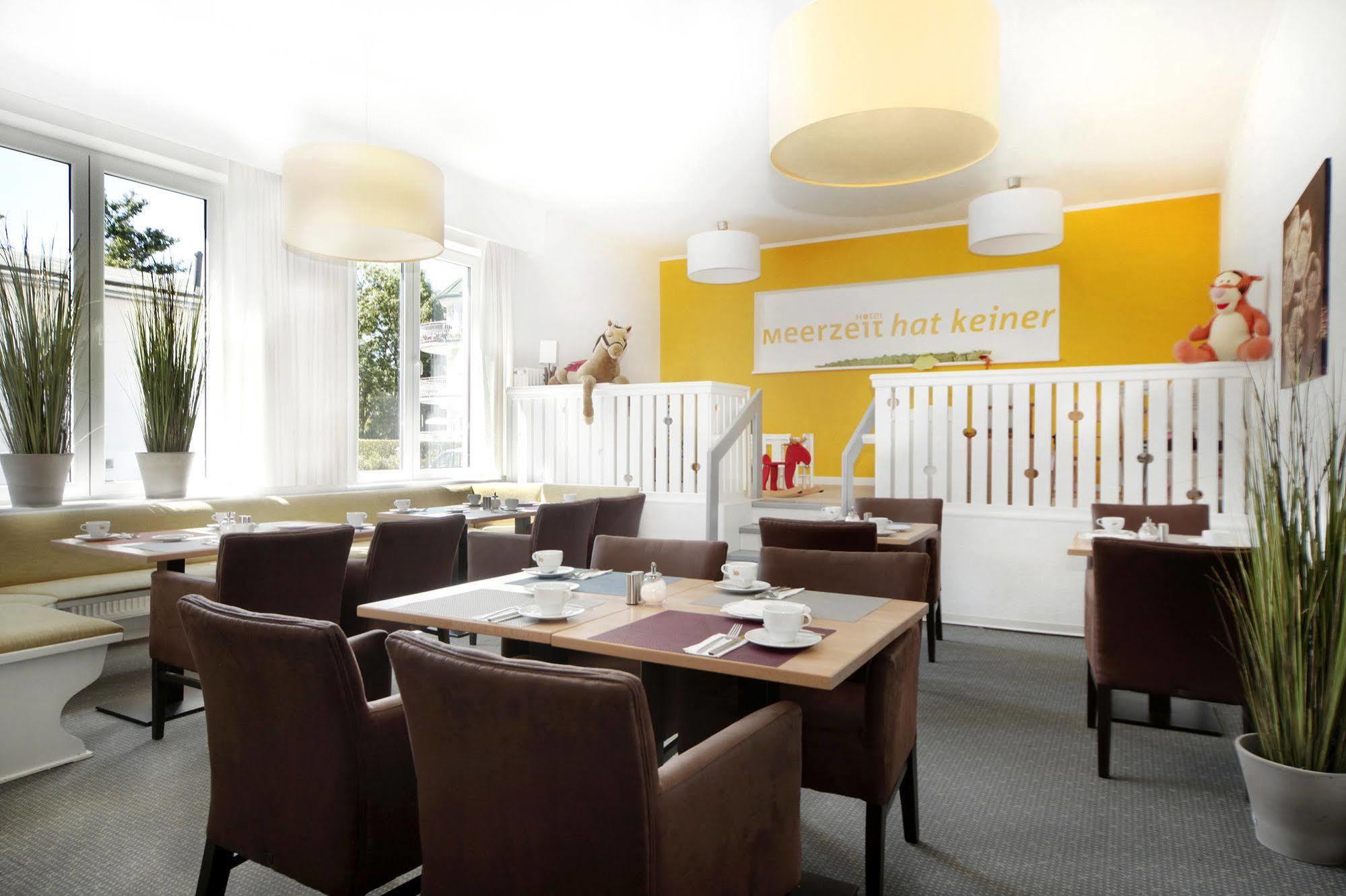 Hotel Meerzeit 샬베우츠 외부 사진